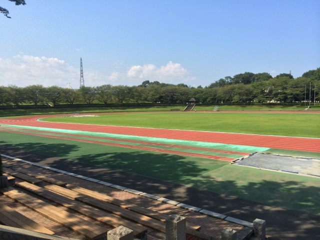 陸上競技場がある公園