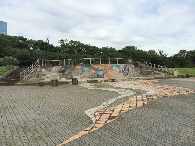 青海南ふ頭公園のデザインウォール