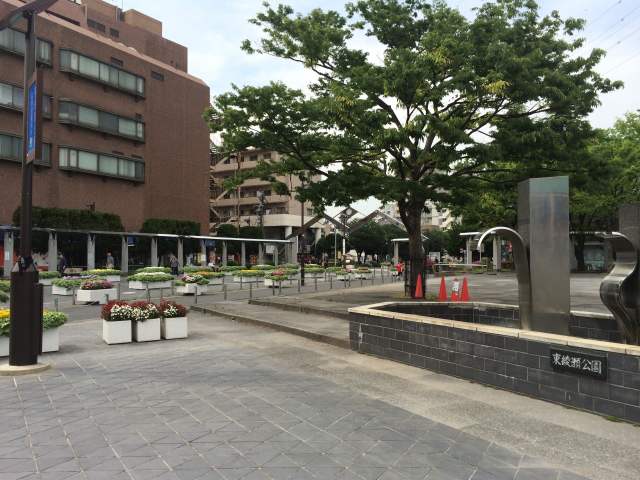 東綾瀬公園入口～綾瀬駅から程近い園名碑