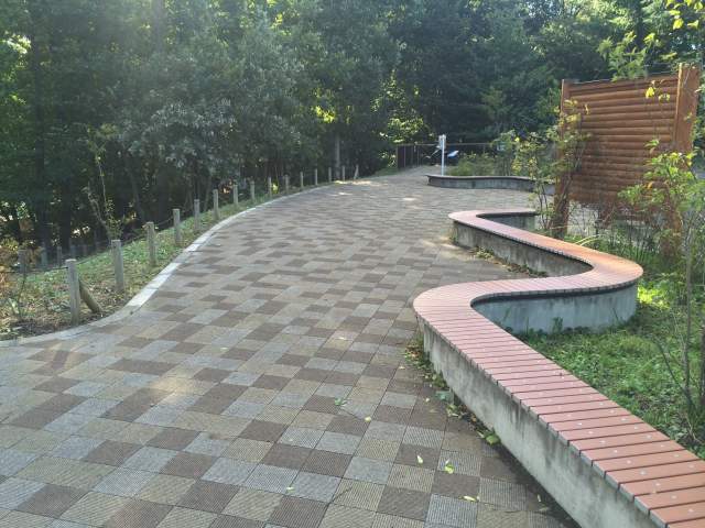 平山城址公園の中央広場