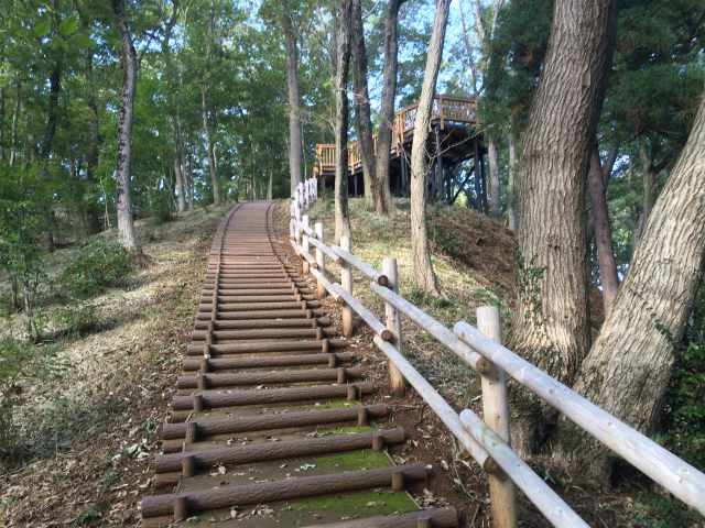 平山城址公園のひとときのデッキ