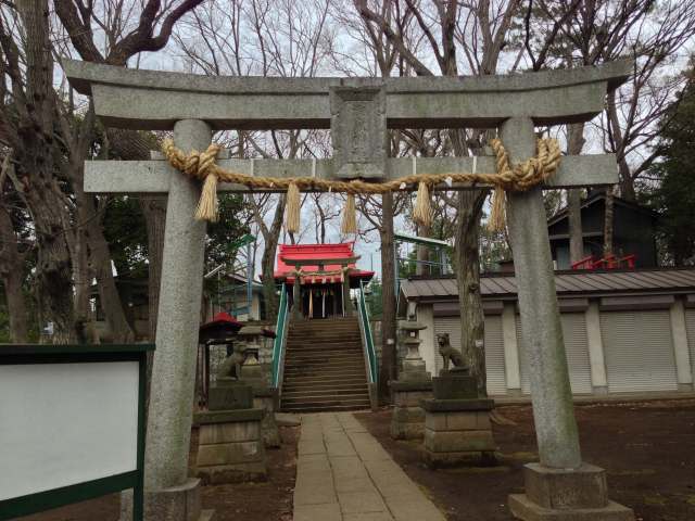 御嶽神社～鳥居越しの境内