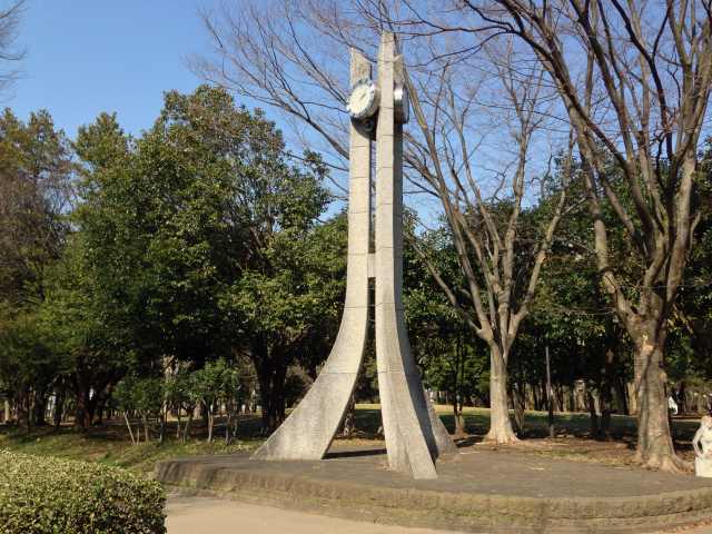 北区立中央公園の中央広場～時計塔