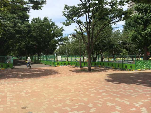 尾久の原公園の南口