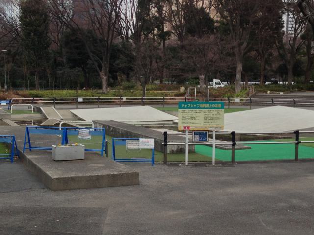 新宿中央公園のじゃぶじゃぶ池