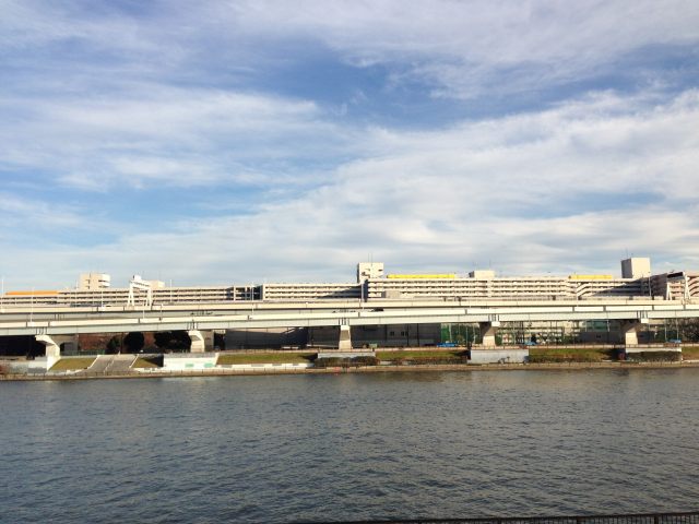汐入公園の展望広場から眺めた隅田川