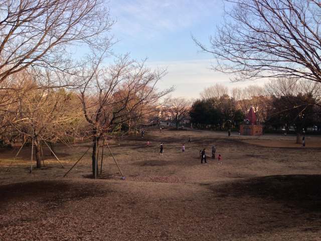 祖師谷公園の時計塔広場