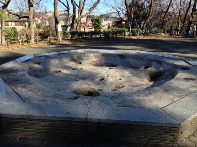 塚山公園の竪穴式住居跡