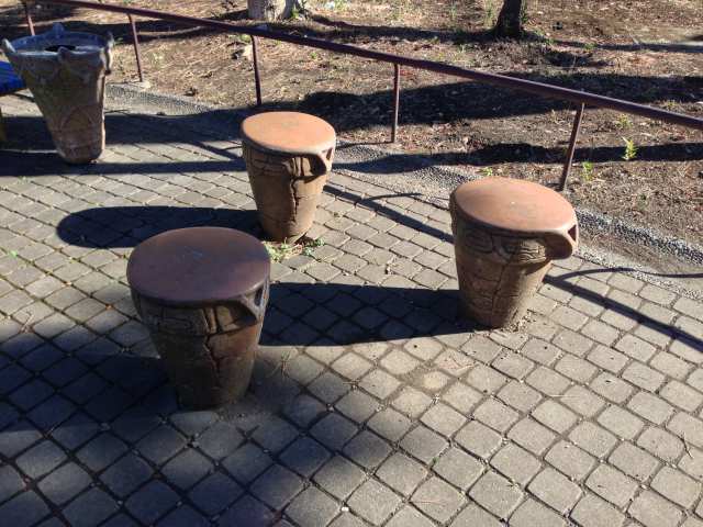 塚山公園の縄文式椅子