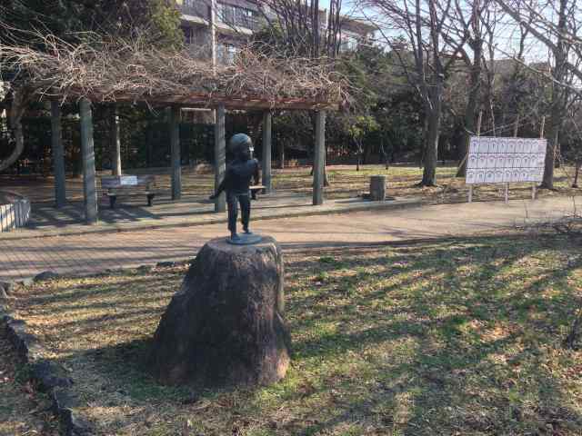 善福寺川緑地のオブジェ「川の風」